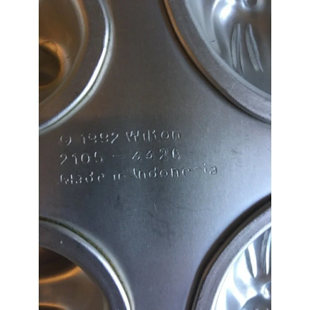 Pair Of Wilton Bunny Aluminum Cake & Cupcake Pan #2105-9408 & 2105-4426 - Easter
